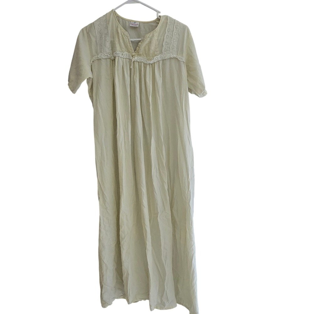White Rose Nightwear Vintage Yellow Lace Trim Smocked Nightgown Sleepwear‎ Dress